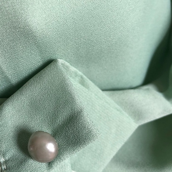 GREEN PLEATED FRONT BLOUSE - Picture 5 of 6